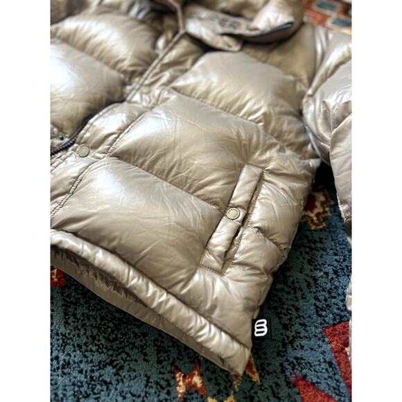 Aritzia Super Puff Shorty Hi-Gloss Jacket Size Medium Modern Taupe - Picture 6 of 12